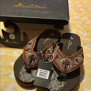 Montana West Brown Embroidered Women’s Flip Flops with Cross Accents Size 9 NEW